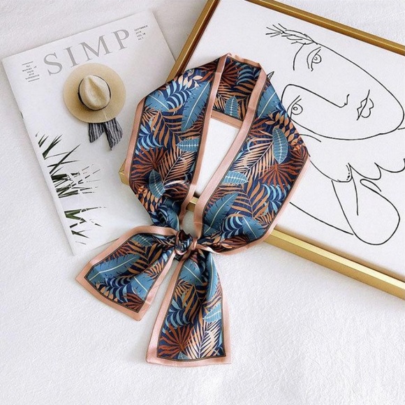 💕LAST ONE Floral silky scarf Hair Scarf - Picture 2 of 8